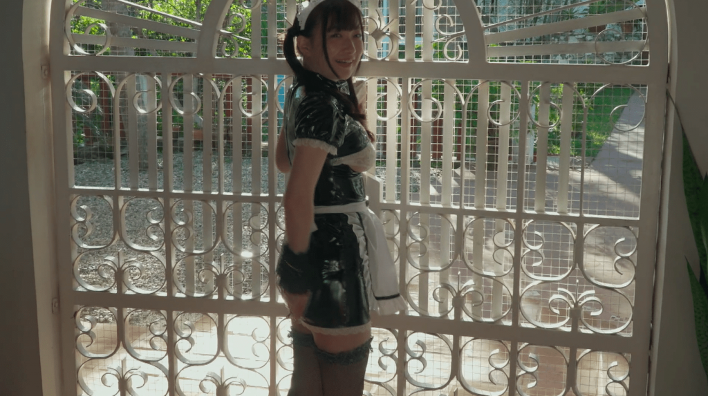 がんばって掃除し「暑い」とつぶやく小日向ななせ