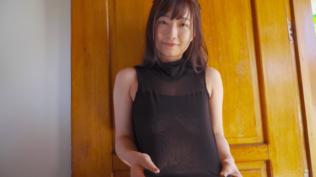 黒のワンピースで大人っぽい小日向ななせ