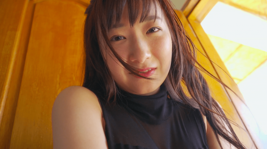 黒ワンピースが透けて恥ずかしがる小日向ななせ