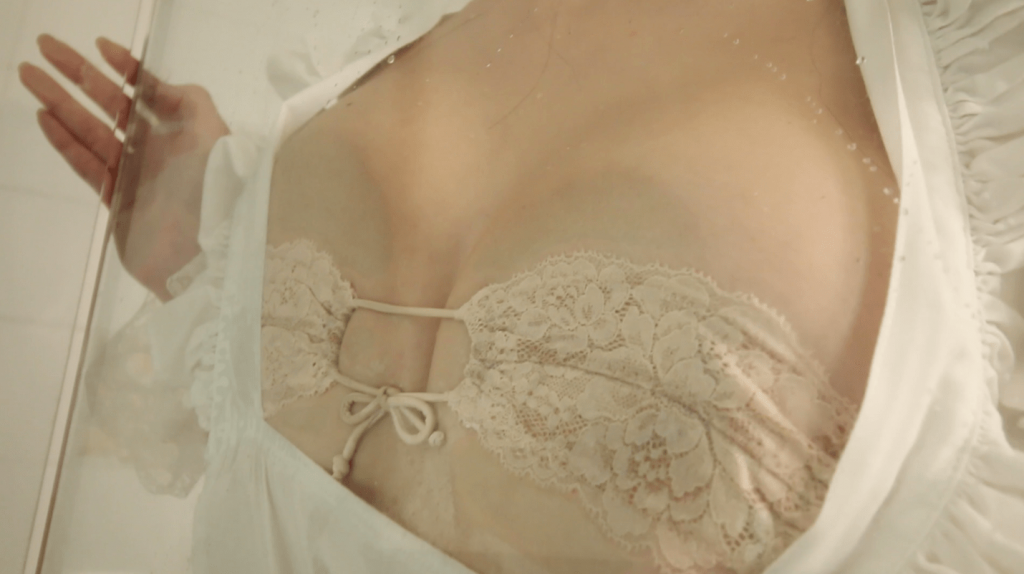 シャワールームで巨乳を押しつける清瀬汐希