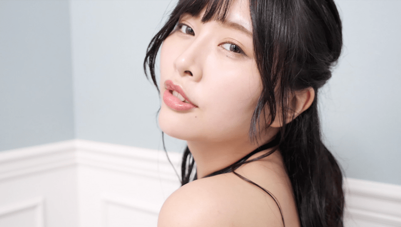 艶かしい表情の橋本ひかり
