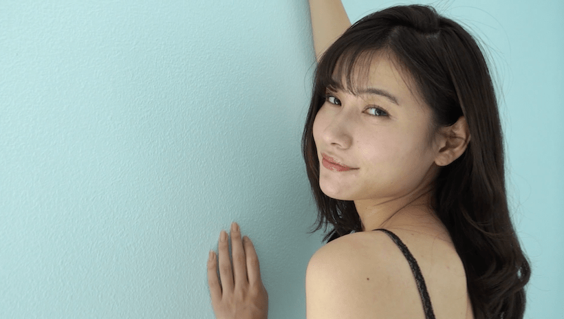 黒のレオタードで大人っぽい表情の江藤彩也香