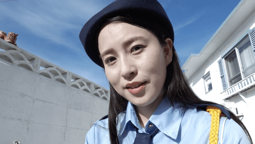 ミニスカポリス姿の薄井しお里