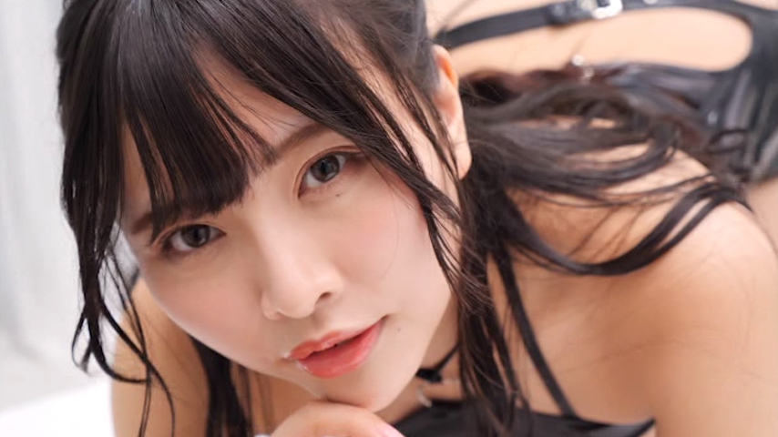 艶かしい表情の橋本ひかり