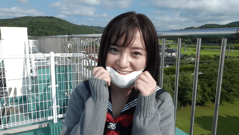 セーラー服でキスする前の西永彩奈
